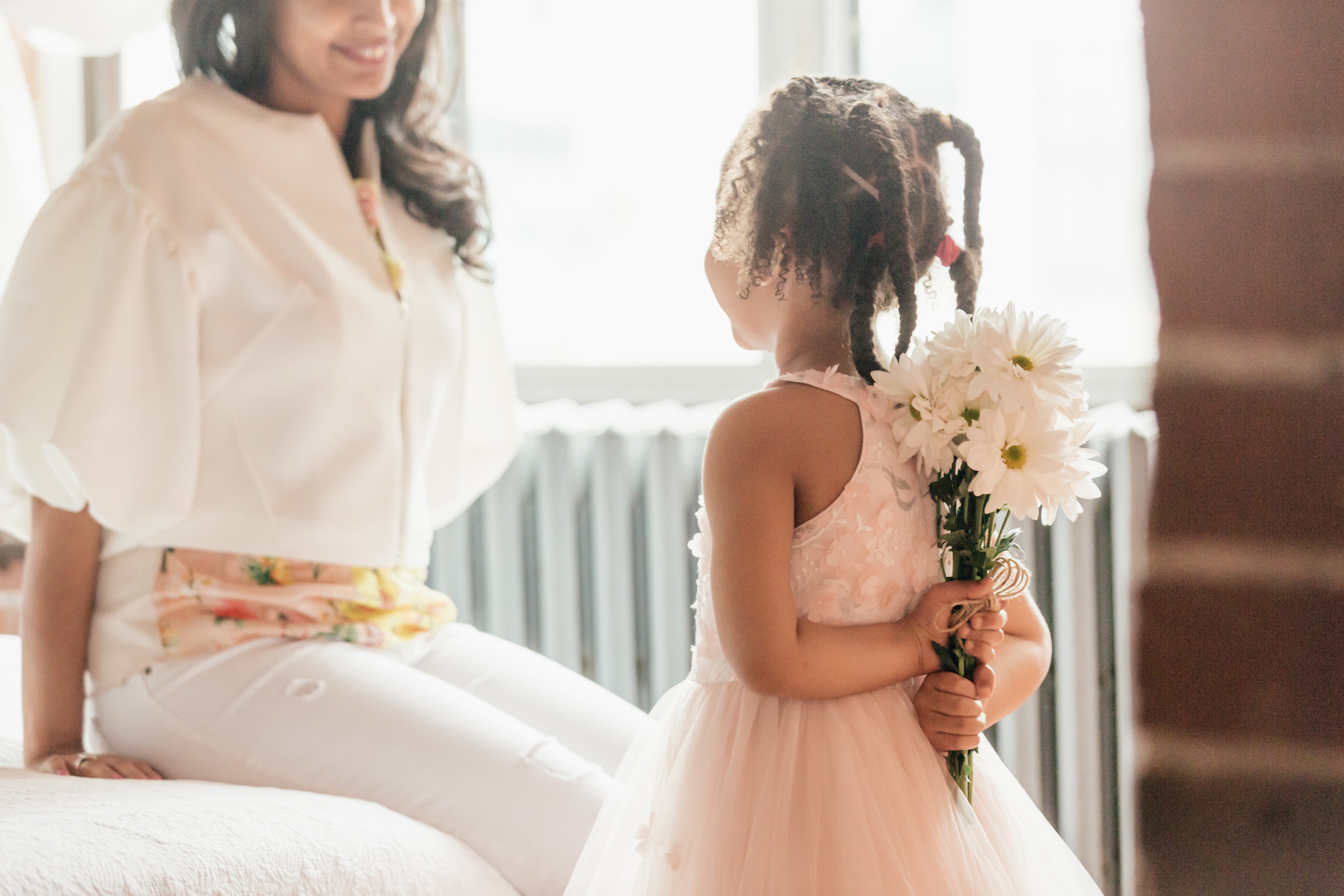 files/daughter-about-to-suprise-mom-with-flowers.jpg